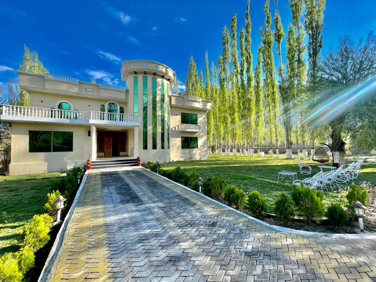 Skardu Saraye Hotel & Resort Exterior photo