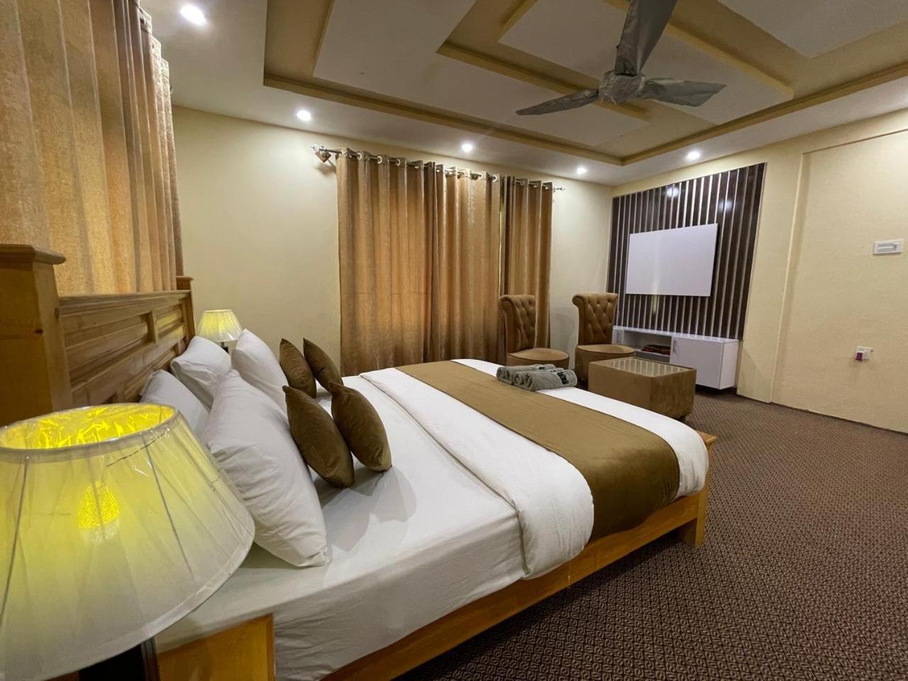 Skardu Saraye Hotel & Resort Exterior photo